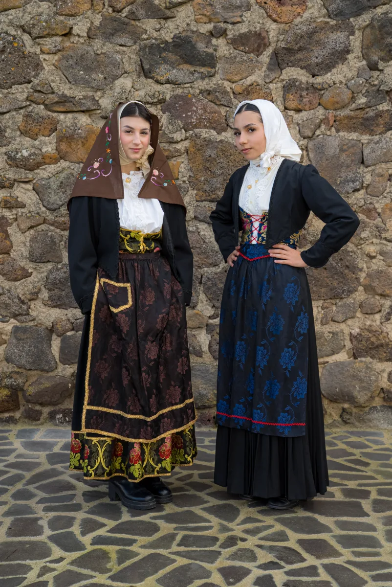 COSTUME