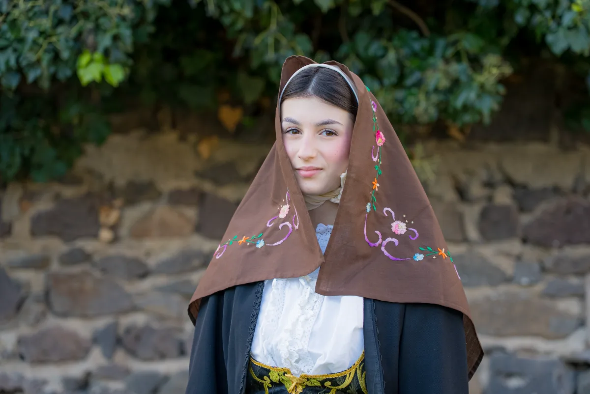 COSTUME
