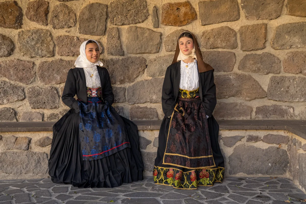 COSTUME